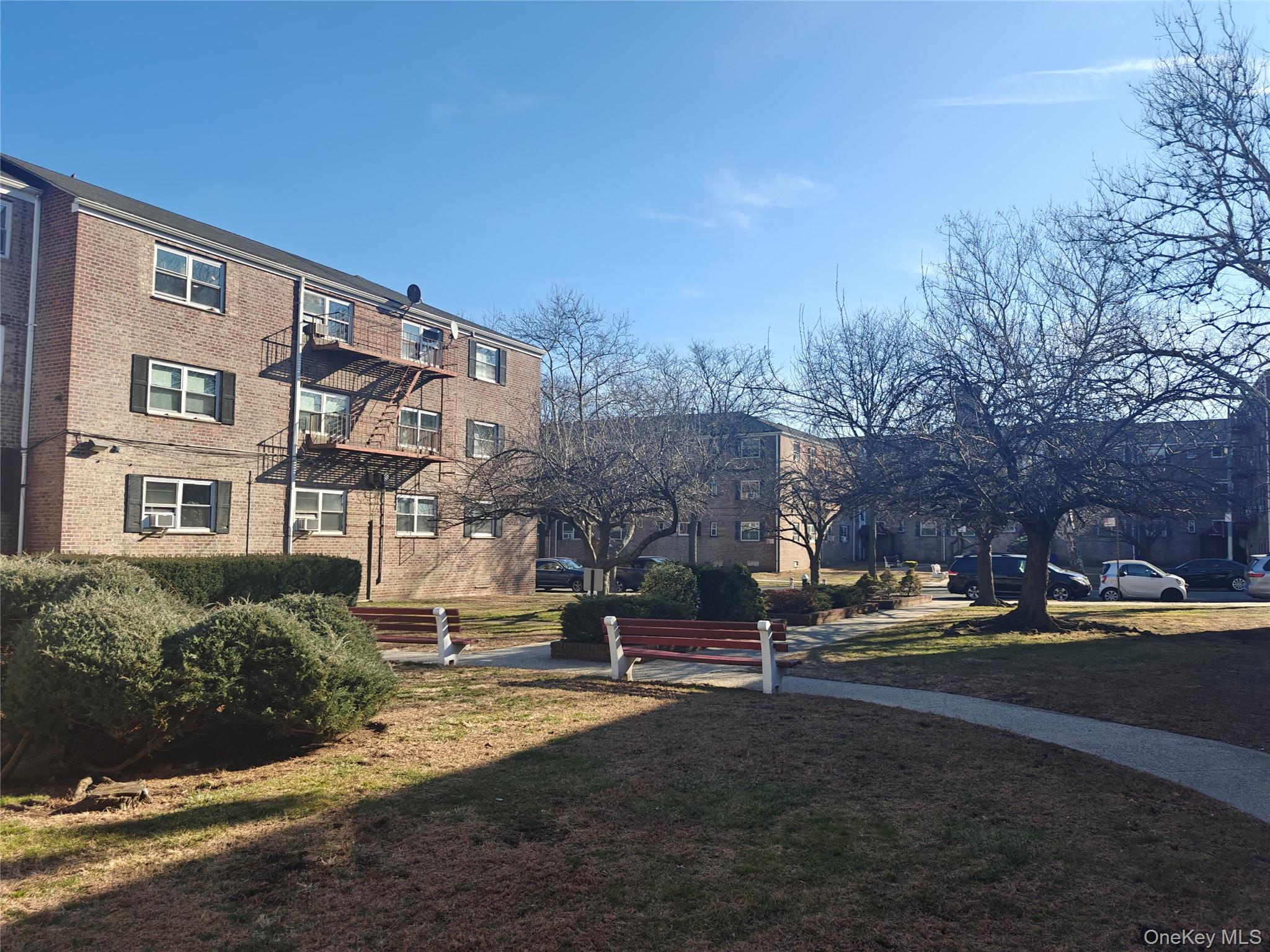 #13 photo, 110-23 66 Avenue, קווינס Forest Hills , NY 11375