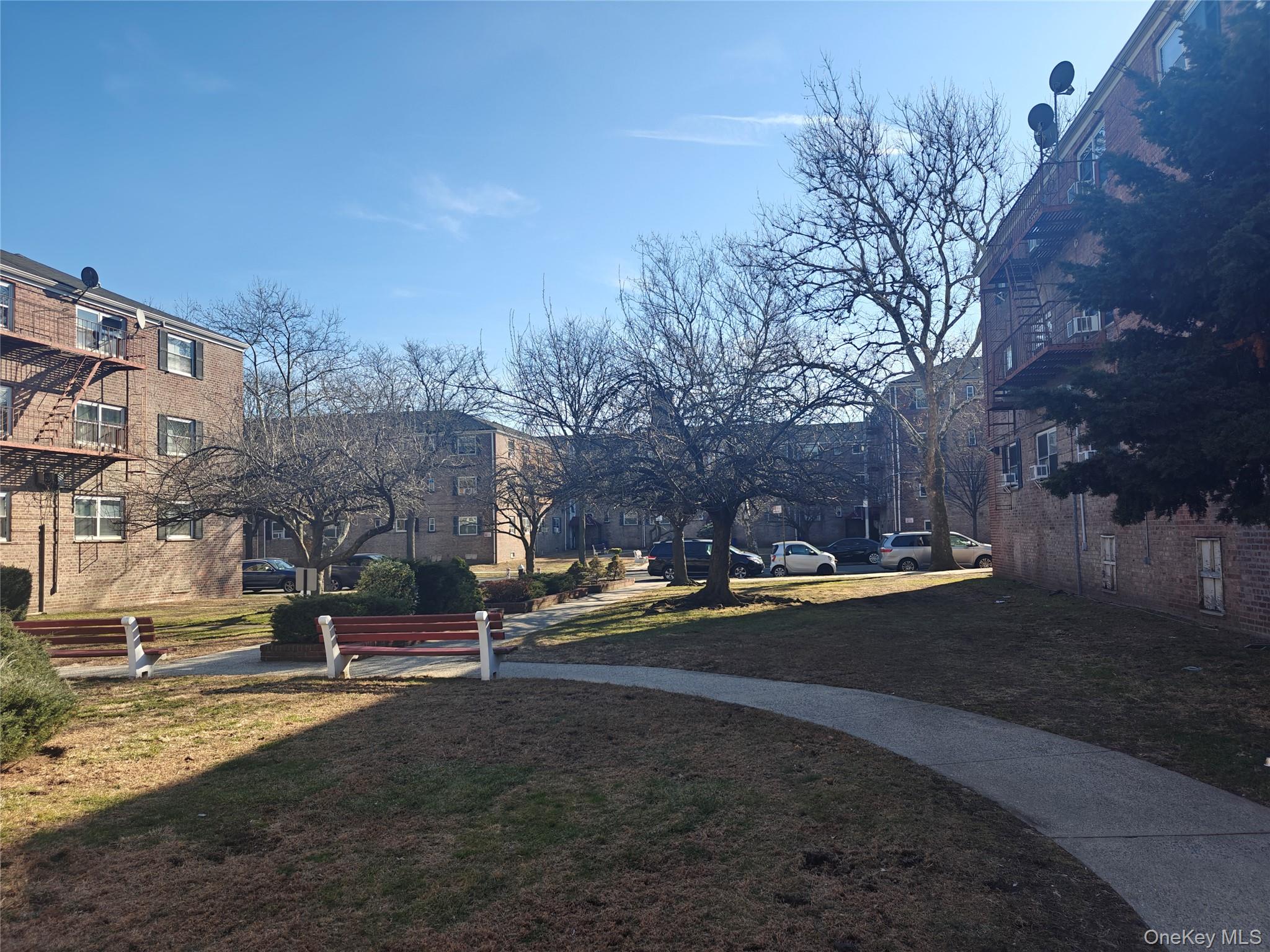 #14 photo, 110-23 66 Avenue, קווינס Forest Hills , NY 11375