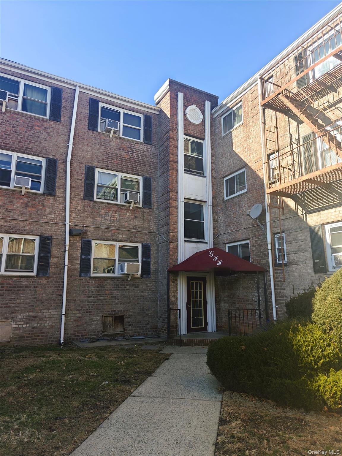 #2 photo, 110-23 66 Avenue, קווינס Forest Hills , NY 11375