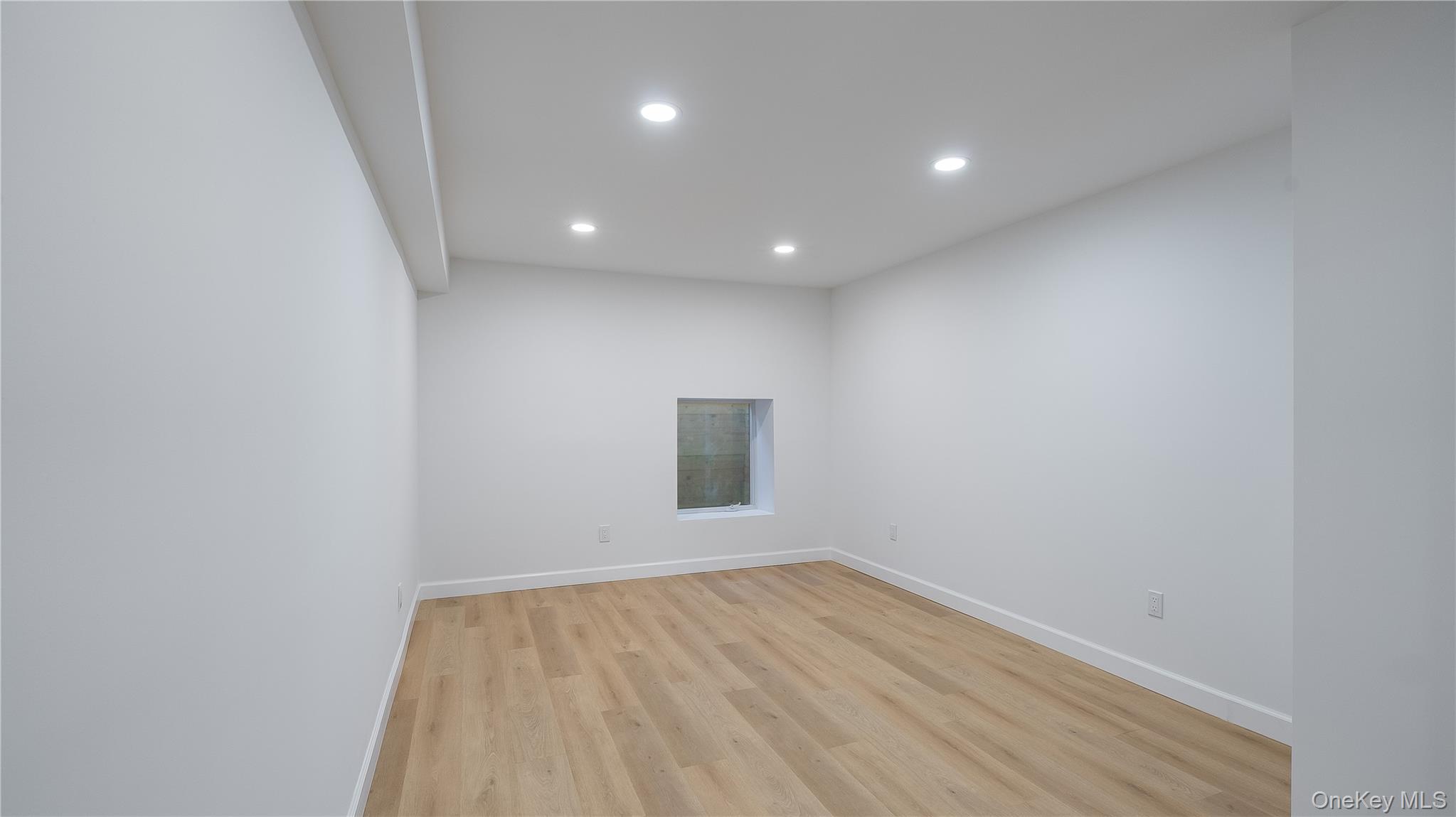 #14 photo, 85 Drew Drive, 롱 아일랜드 Eastport , NY 11941