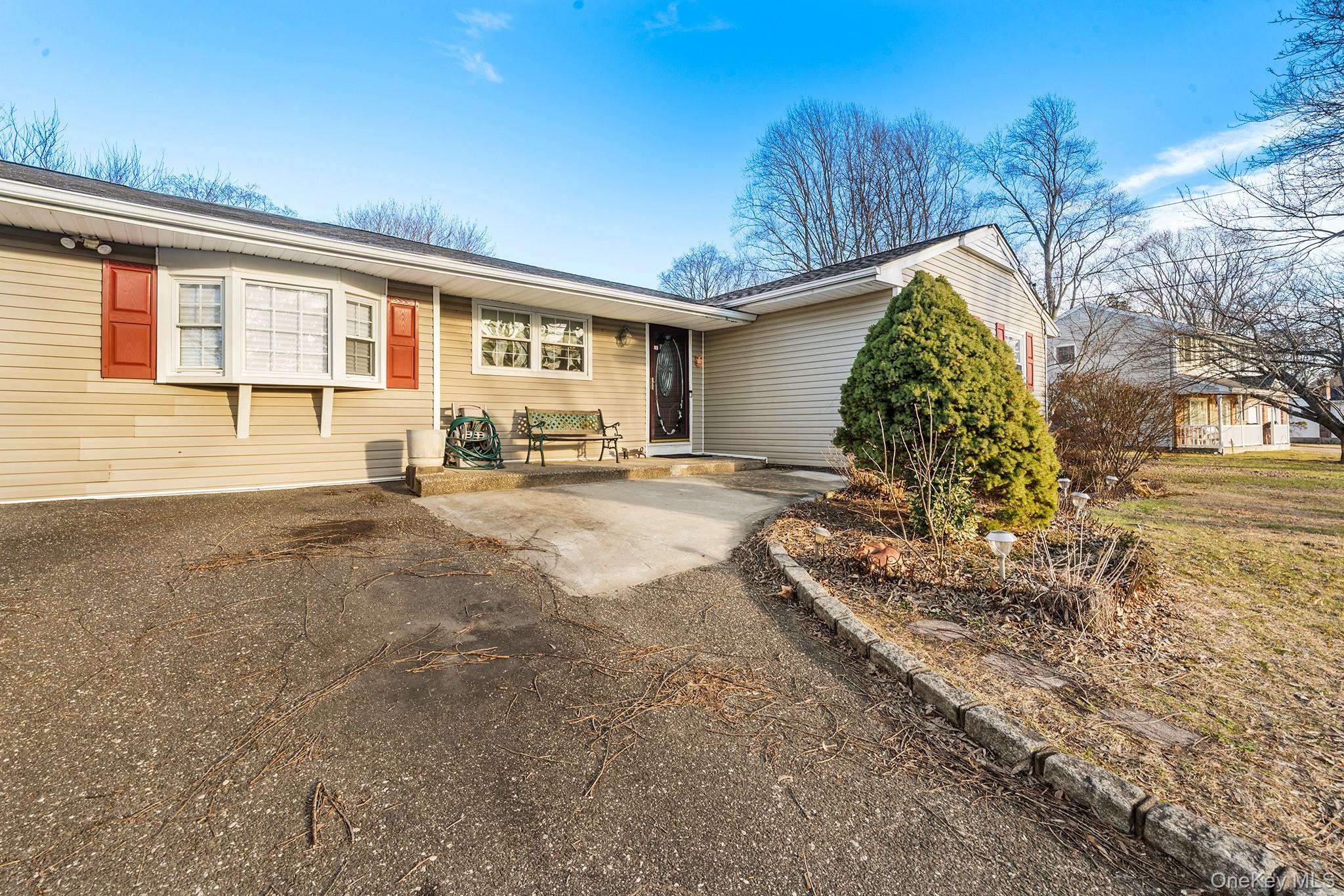 #3 photo, 19 Evelyn Road, מחוז סאפוק Port Jefferson Station , NY 11776