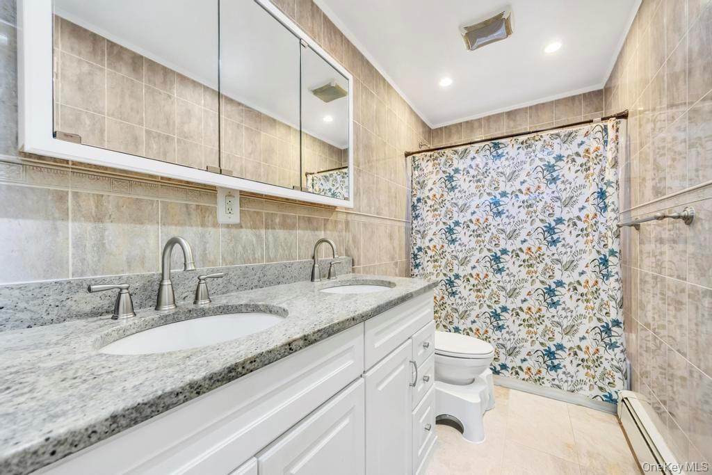 #12 photo, 3 Avelaine Court, מחוז סאפוק Babylon , NY 11702