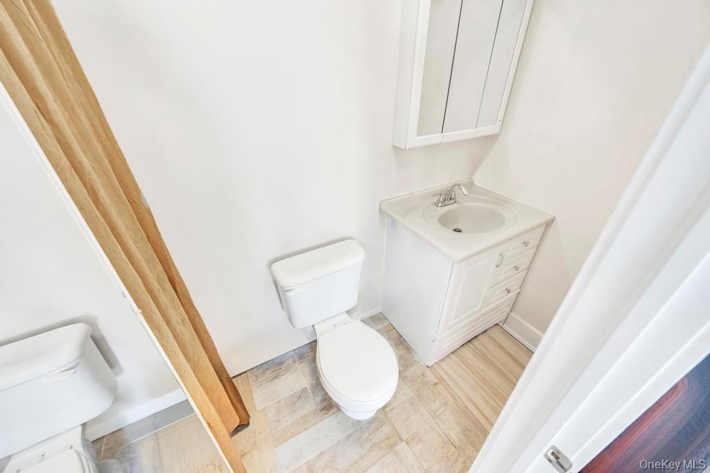 #16 photo, 3 Avelaine Court, מחוז סאפוק Babylon , NY 11702