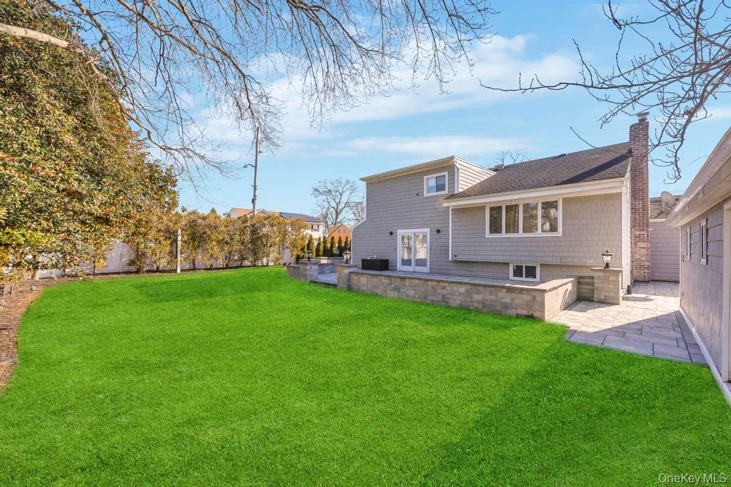 #3 photo, 3 Avelaine Court, מחוז סאפוק Babylon , NY 11702