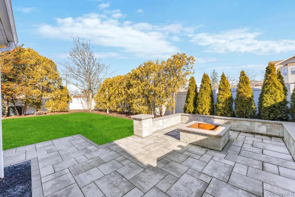 #4 photo, 3 Avelaine Court, מחוז סאפוק Babylon , NY 11702