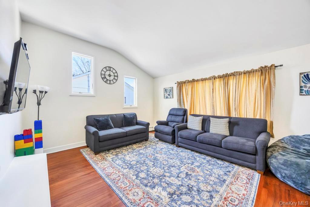 #8 photo, 3 Avelaine Court, מחוז סאפוק Babylon , NY 11702