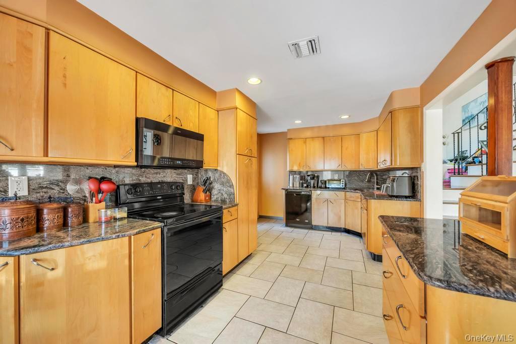 #9 photo, 3 Avelaine Court, מחוז סאפוק Babylon , NY 11702