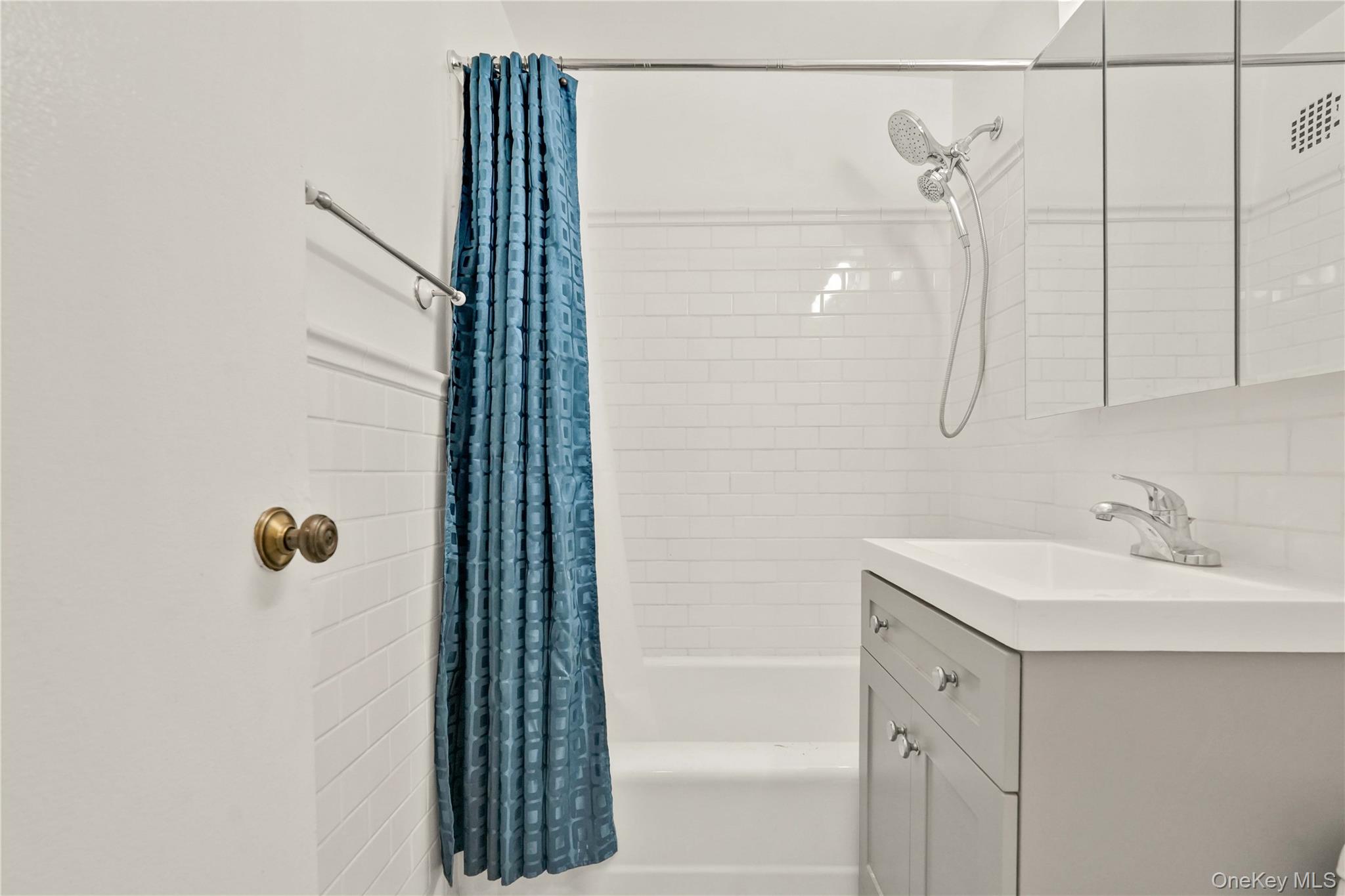 #17 photo, 66-01 Burns Street, Rego Park , NY 11374