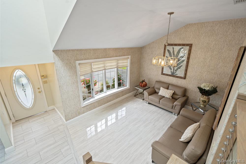 #12 photo, 939 Manor Lane, Саффолк ‖ Bay Shore , NY 11706