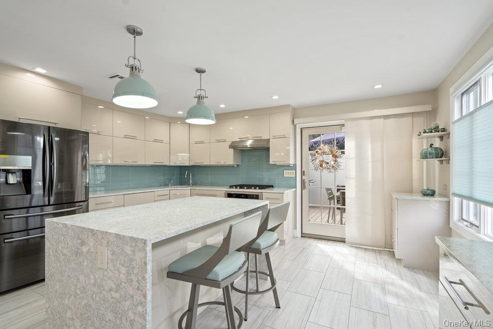 #17 photo, 939 Manor Lane, Саффолк ‖ Bay Shore , NY 11706