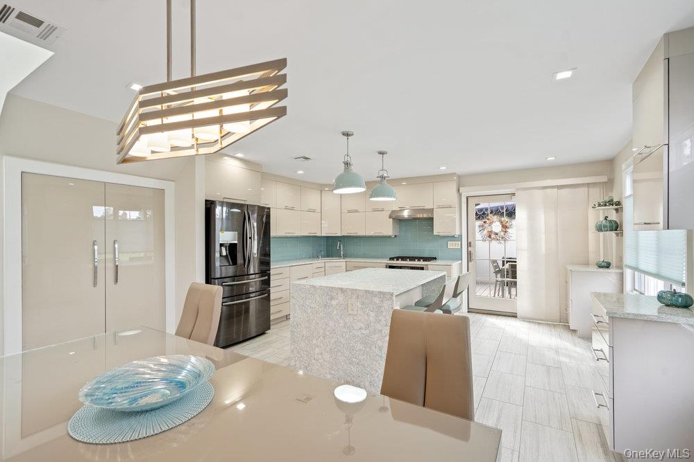 #18 photo, 939 Manor Lane, Саффолк ‖ Bay Shore , NY 11706