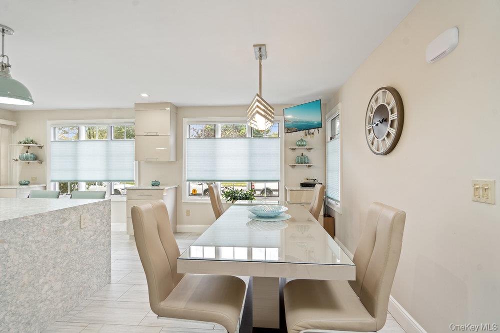 #19 photo, 939 Manor Lane, Саффолк ‖ Bay Shore , NY 11706