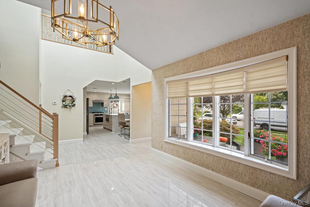 #5 photo, 939 Manor Lane, Саффолк ‖ Bay Shore , NY 11706