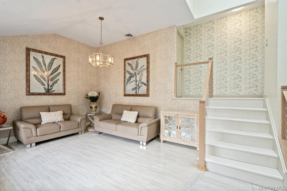 #7 photo, 939 Manor Lane, Саффолк ‖ Bay Shore , NY 11706