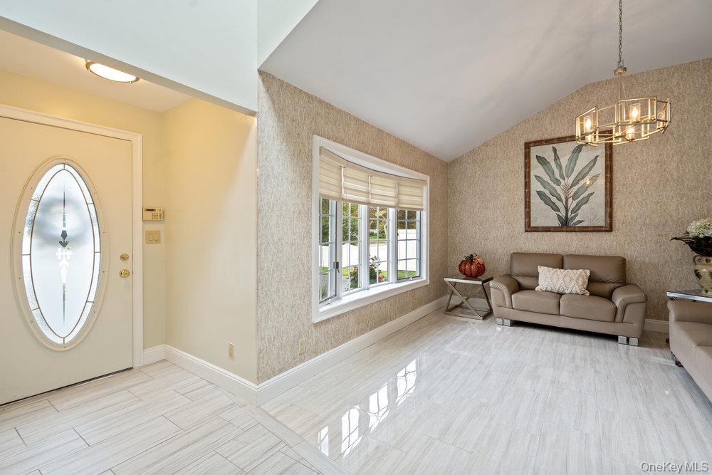 #9 photo, 939 Manor Lane, Саффолк ‖ Bay Shore , NY 11706