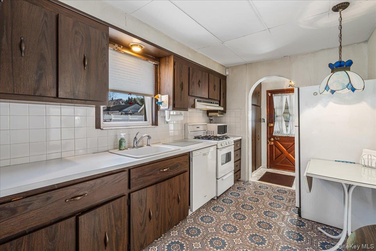 #17 photo, 145-06 33rd Avenue, קווינס Flushing , NY 11354