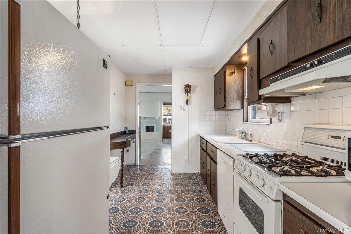 #18 photo, 145-06 33rd Avenue, קווינס Flushing , NY 11354