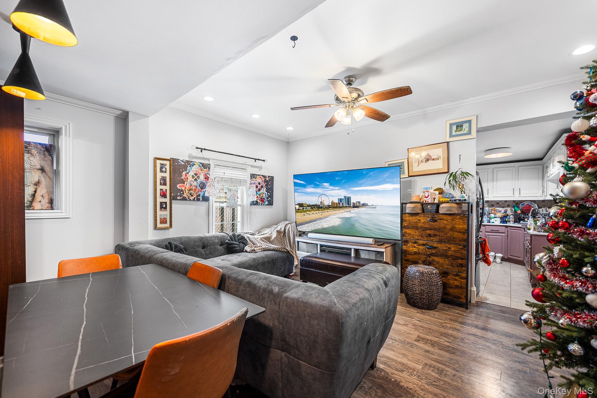 #3 photo, 434 Beach 47th Street, קווינס Far Rockaway , NY 11691