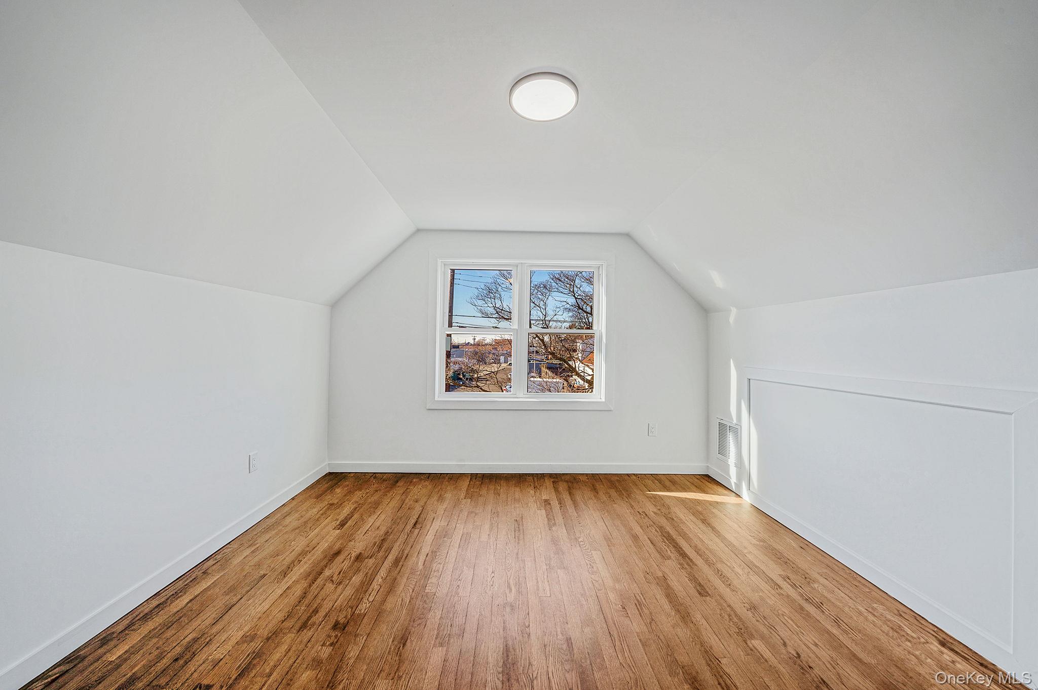 #14 photo, 8 Rockaway Avenue, 長島 西布雷 Westbury , NY 11590