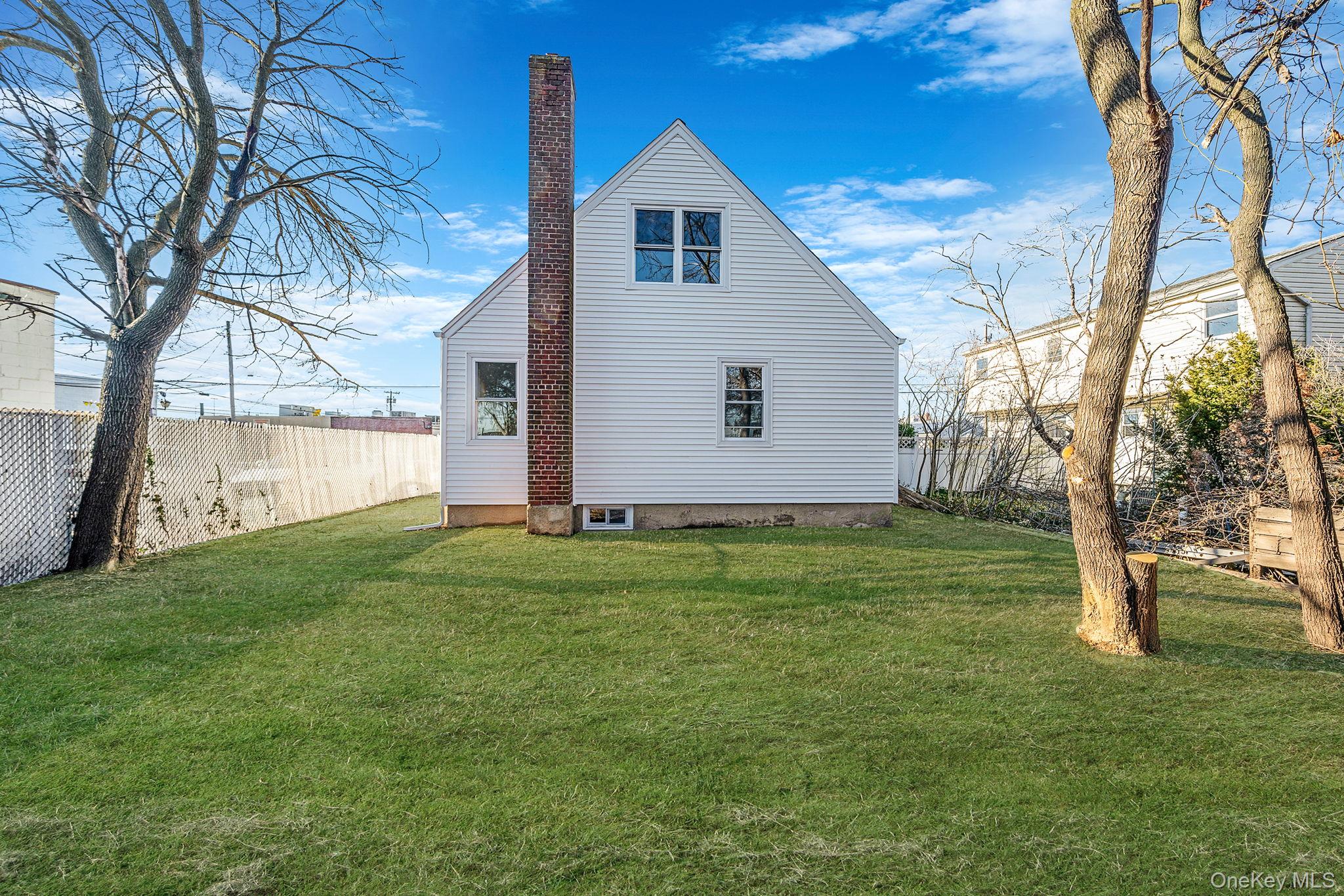 #3 photo, 8 Rockaway Avenue, מחוז נסאו Westbury , NY 11590