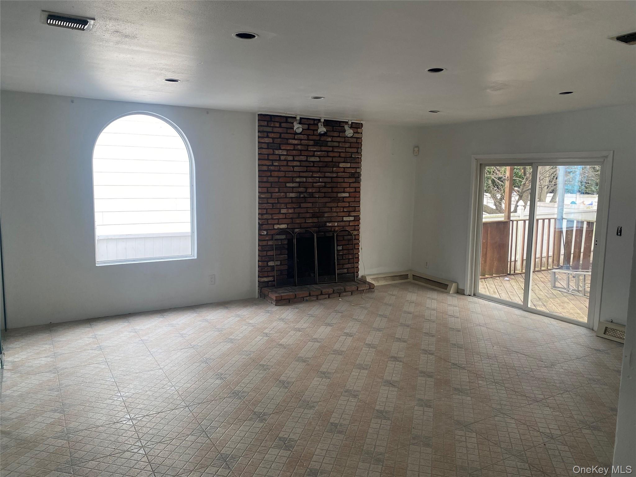 #2 photo, 723 Hungry Harbor Road, Нассау ‖ North Woodmere , NY 11581