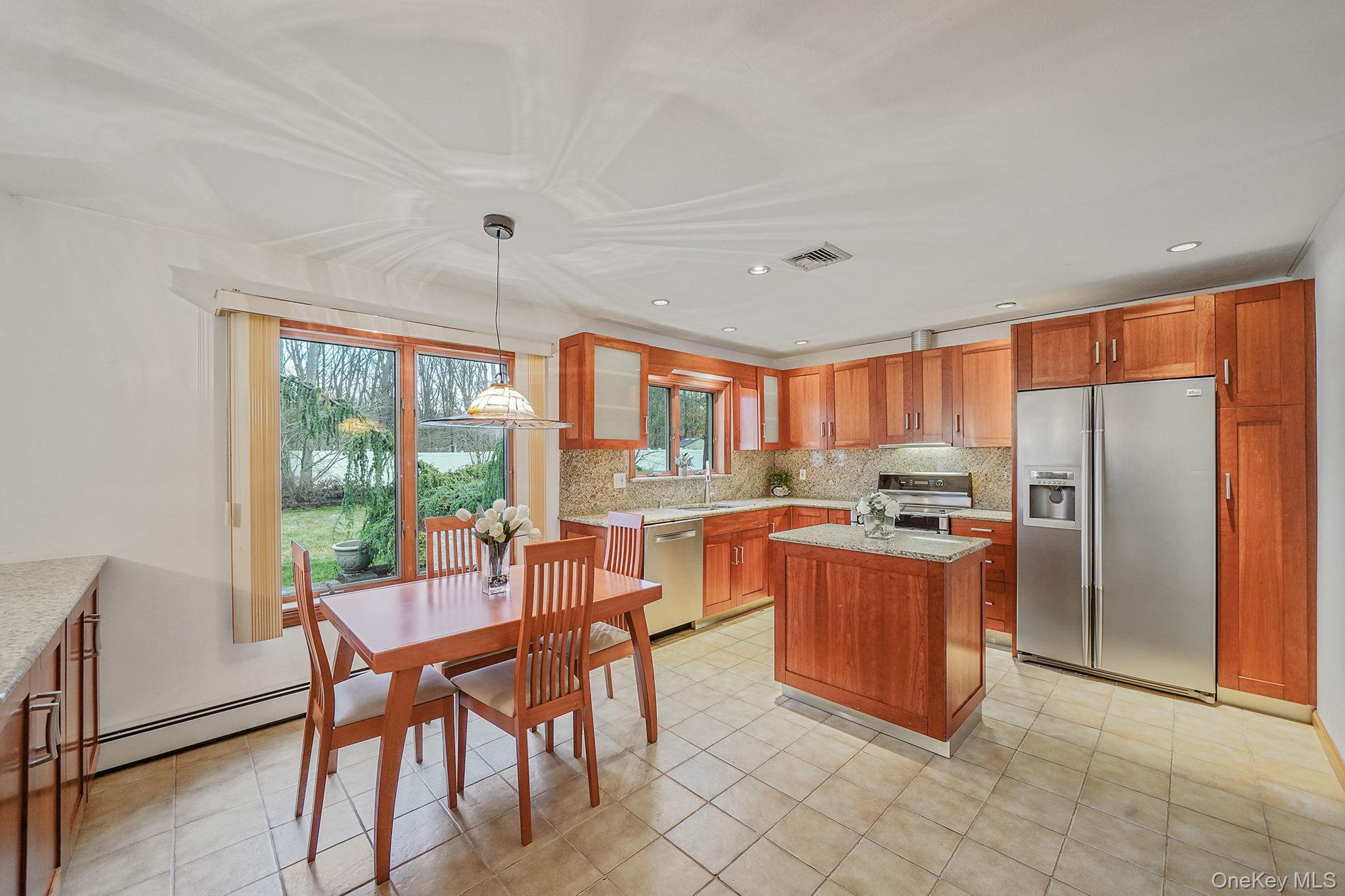 #16 photo, 52 San Rafael Avenue, सफ़ोक काउंटी Holbrook , NY 11741