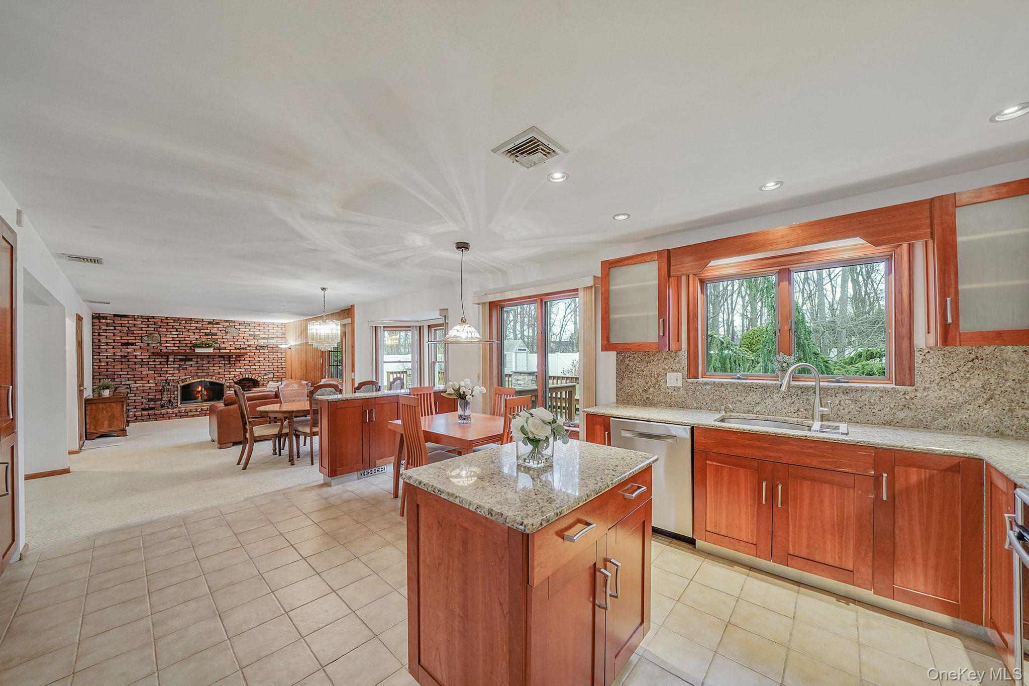 #17 photo, 52 San Rafael Avenue, सफ़ोक काउंटी Holbrook , NY 11741