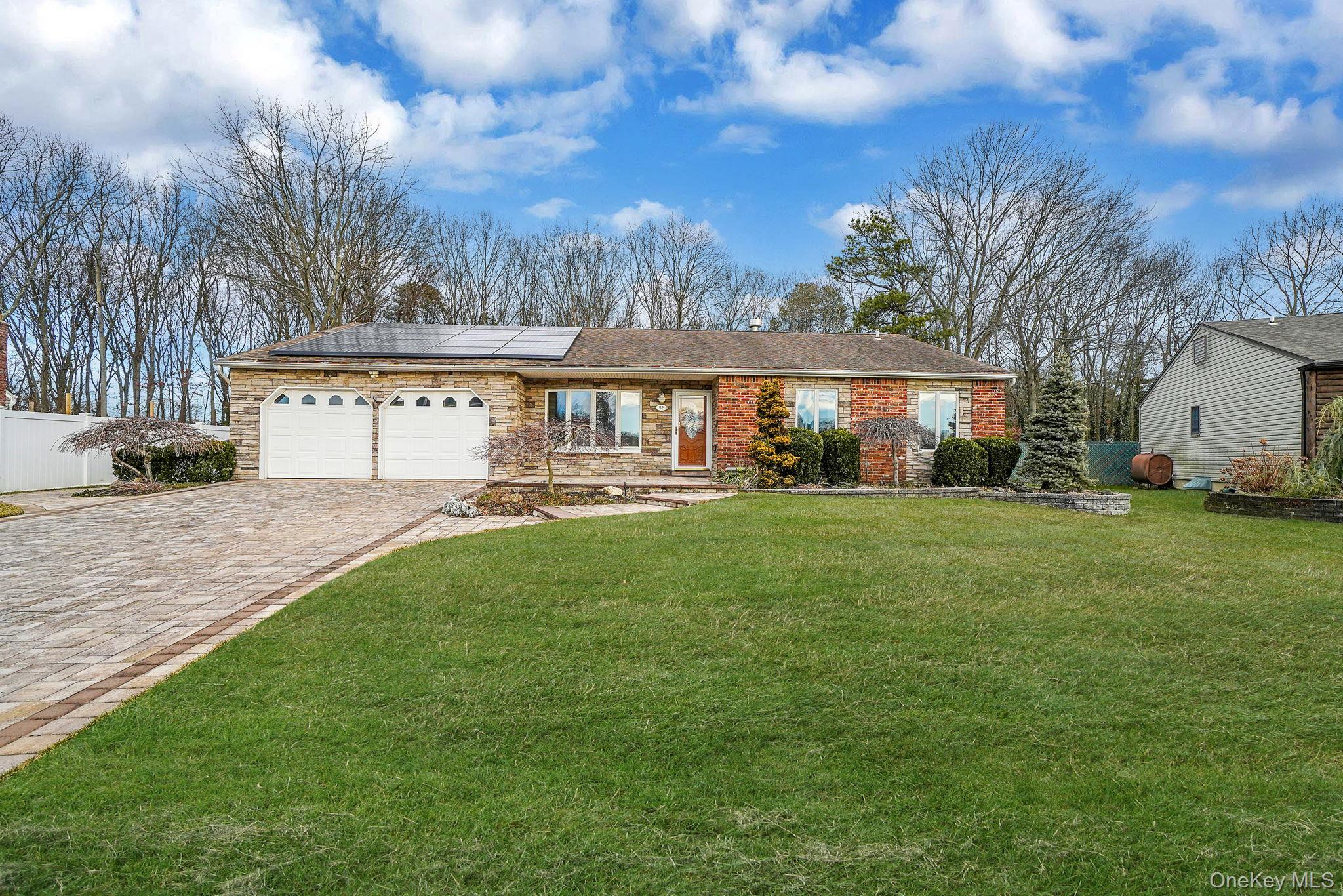 #2 photo, 52 San Rafael Avenue, सफ़ोक काउंटी Holbrook , NY 11741