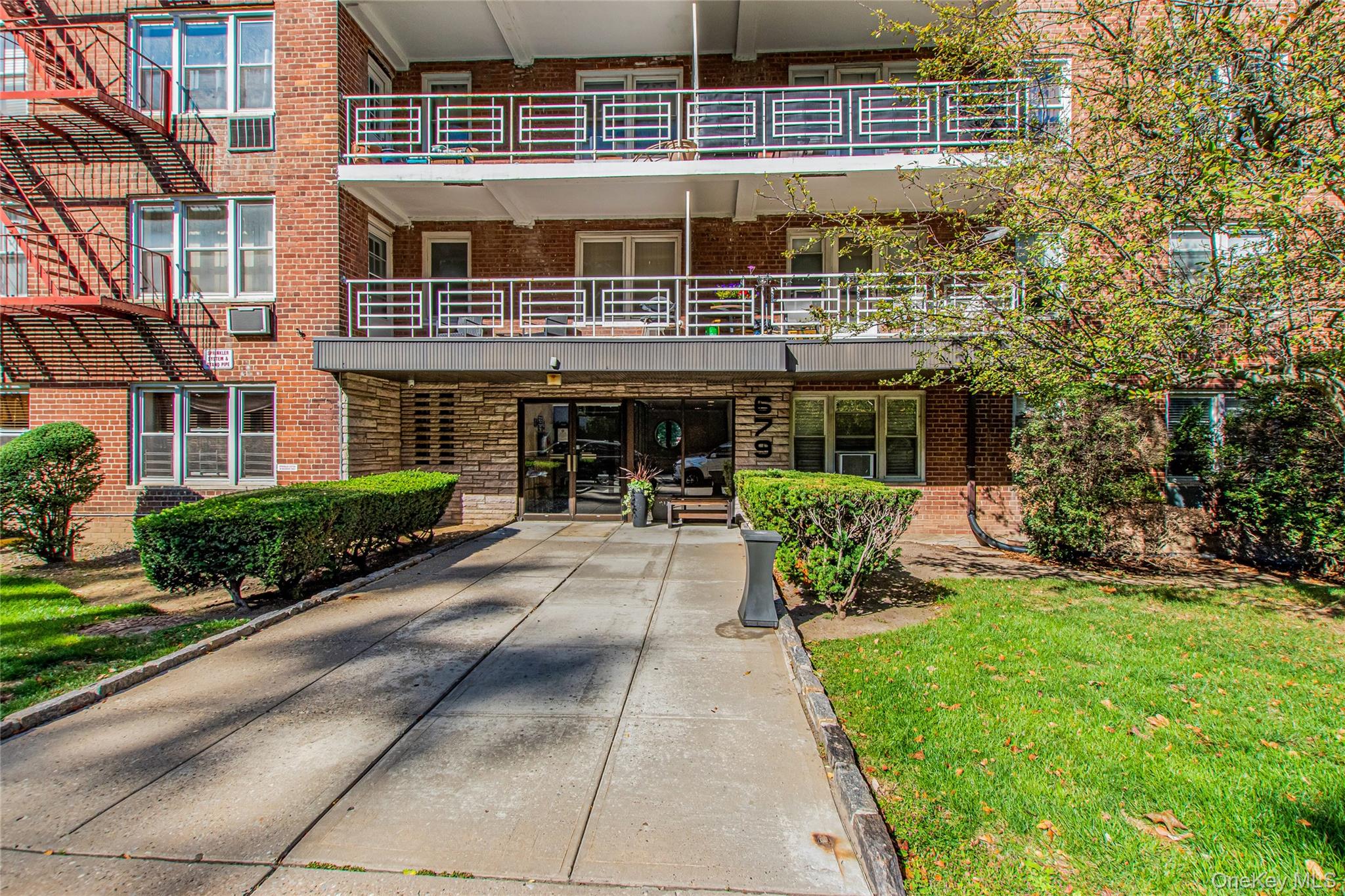 #4 photo, 679 Warburton Avenue, Yonkers , NY 10701