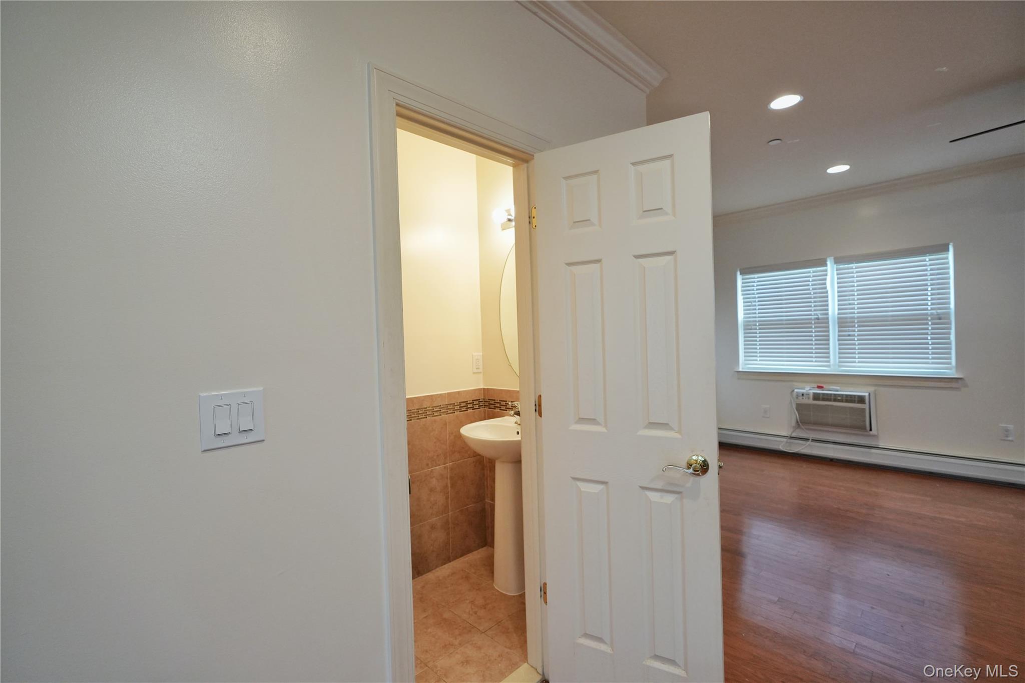 #13 photo, 102 Cove Court, Бронкс ‖ Bronx , NY 10473