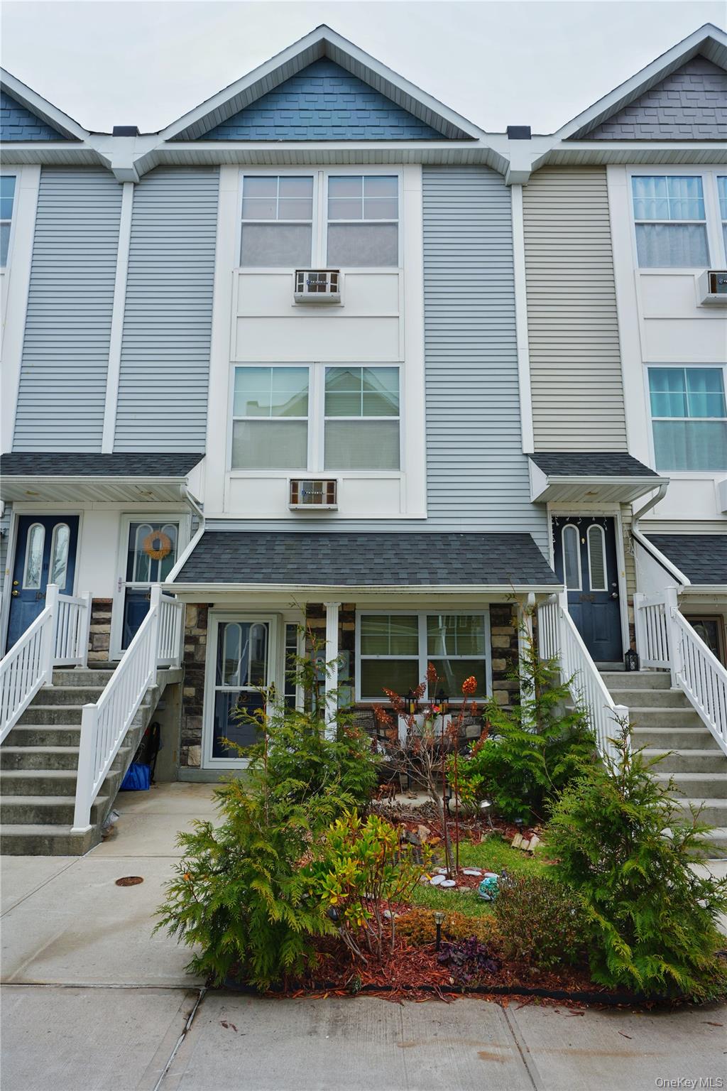 #2 photo, 102 Cove Court, Бронкс ‖ Bronx , NY 10473