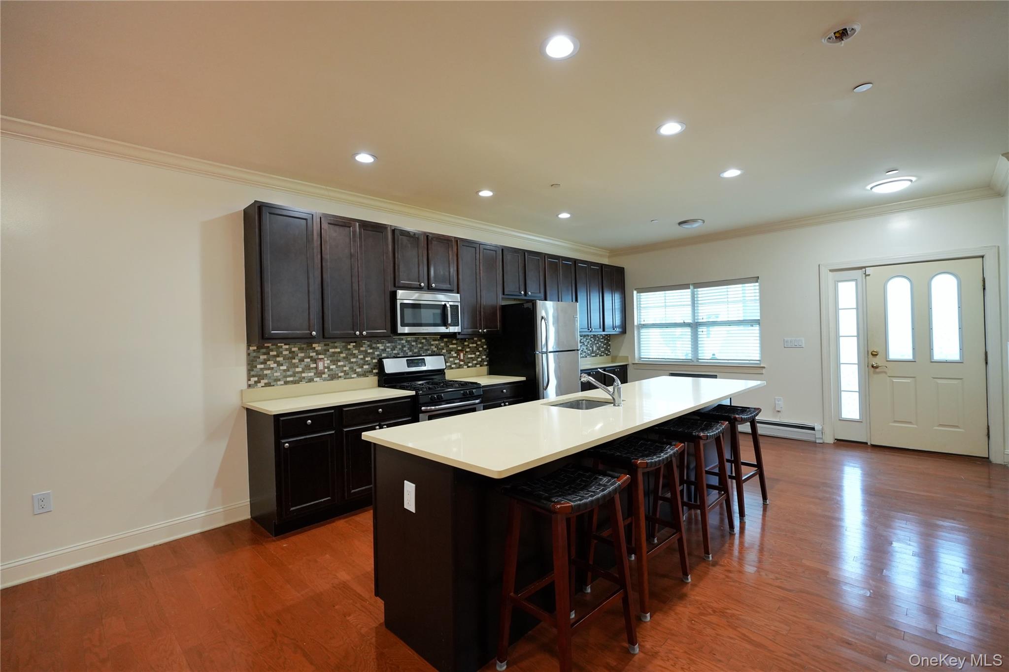 #4 photo, 102 Cove Court, Бронкс ‖ Bronx , NY 10473