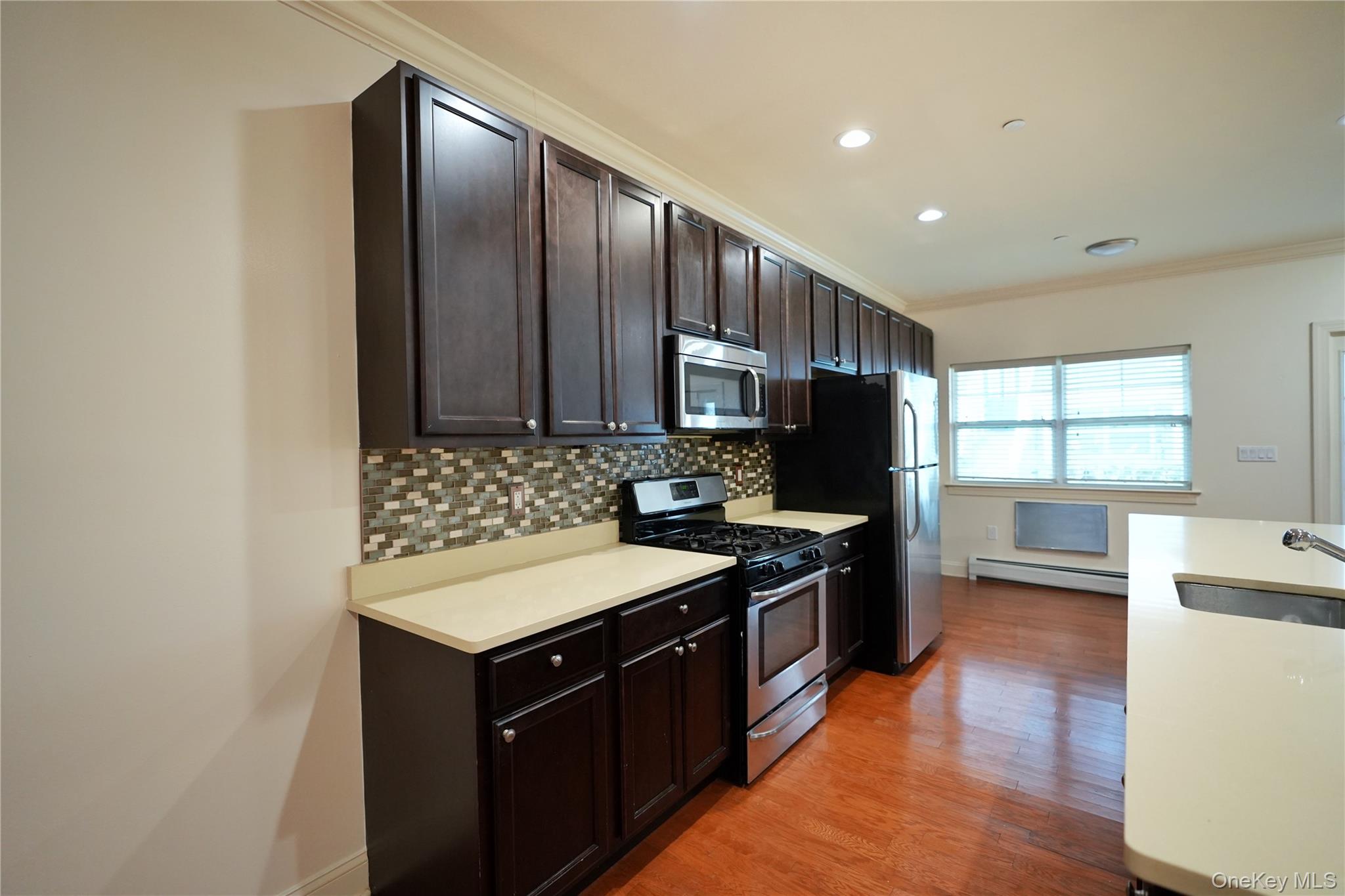 #6 photo, 102 Cove Court, Бронкс ‖ Bronx , NY 10473