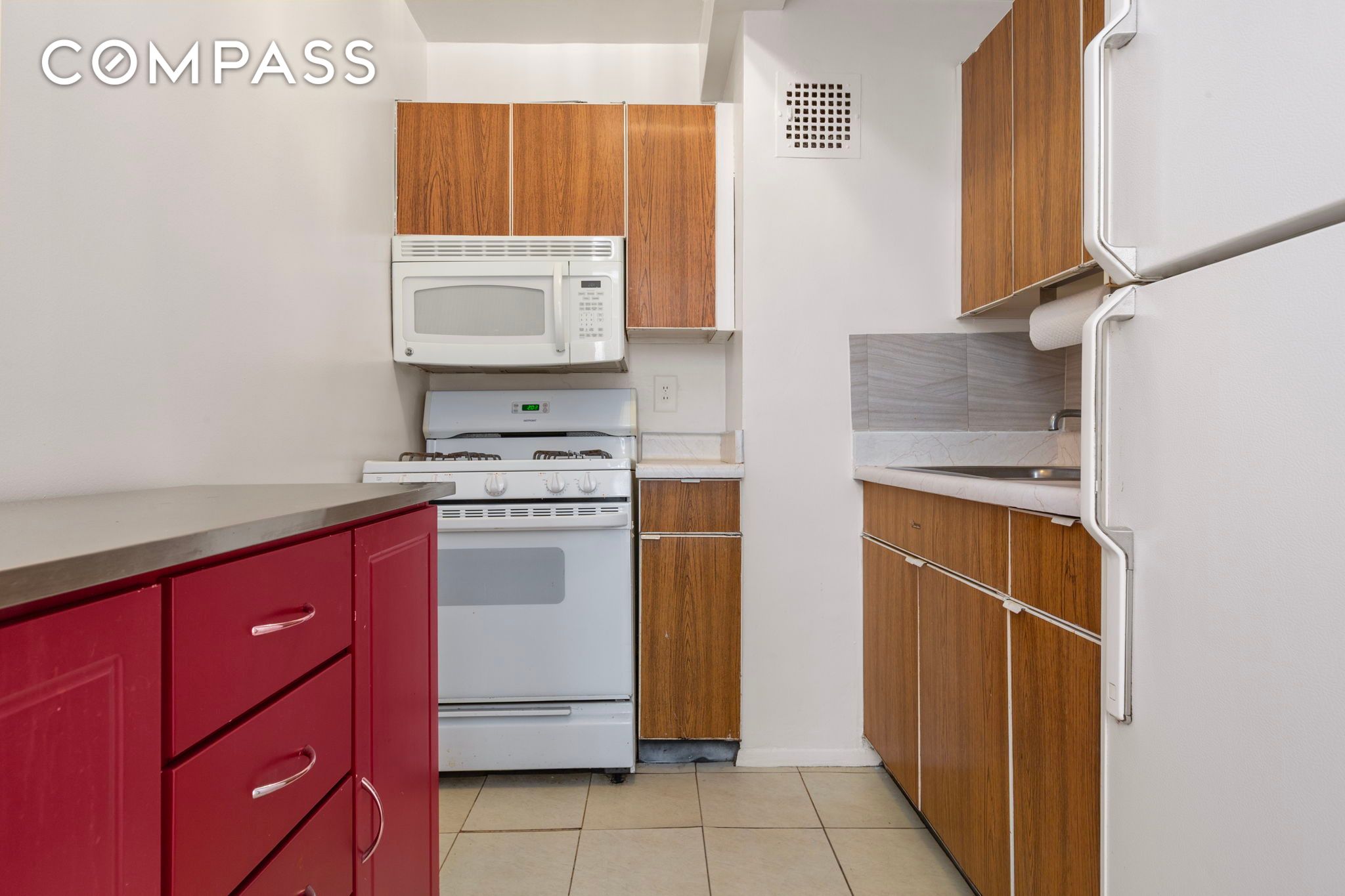 #5 photo, 107-40 Queens Boulevard, Forest Hills , NY 11375