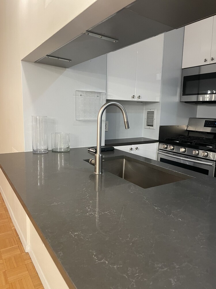 #6 photo, 303 E 60TH Street, Lenox Hill , NY 10022