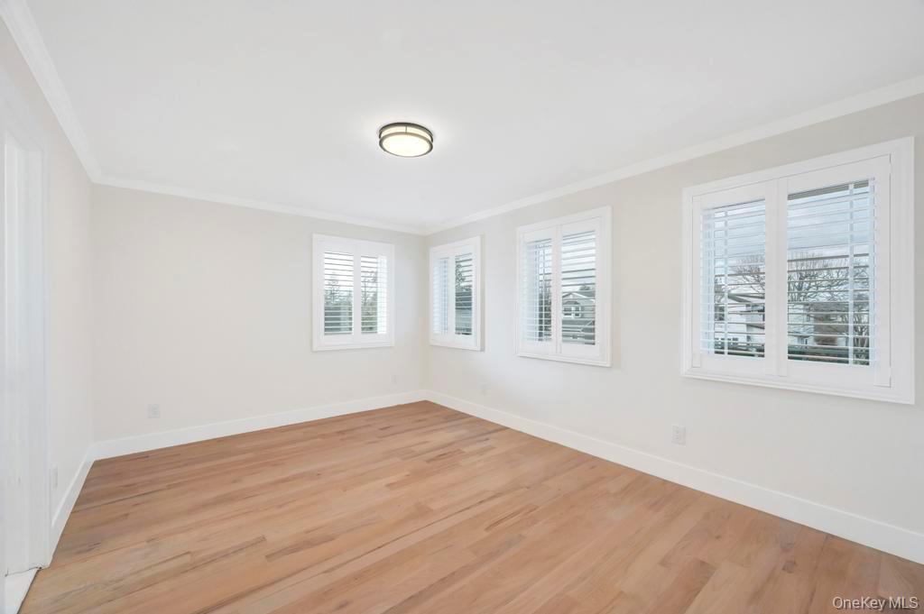 #16 photo, 185 9th Street, Hicksville , NY 11801