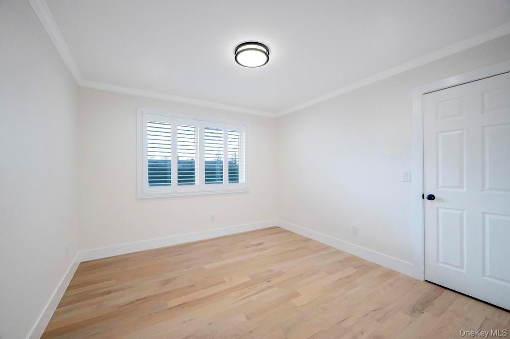 #18 photo, 185 9th Street, Hicksville , NY 11801