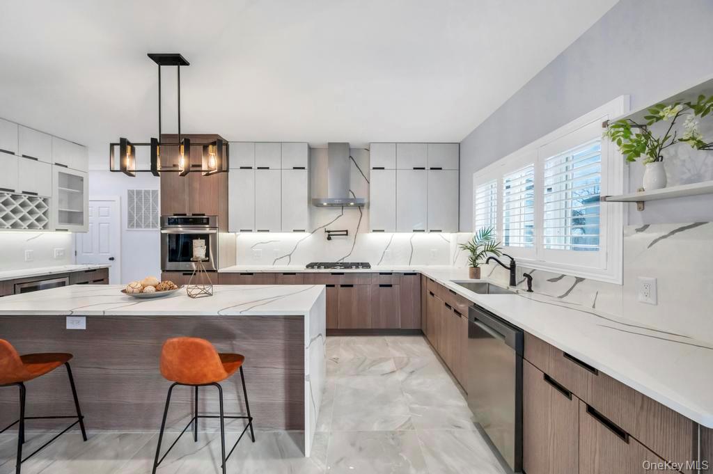 #5 photo, 185 9th Street, Hicksville , NY 11801