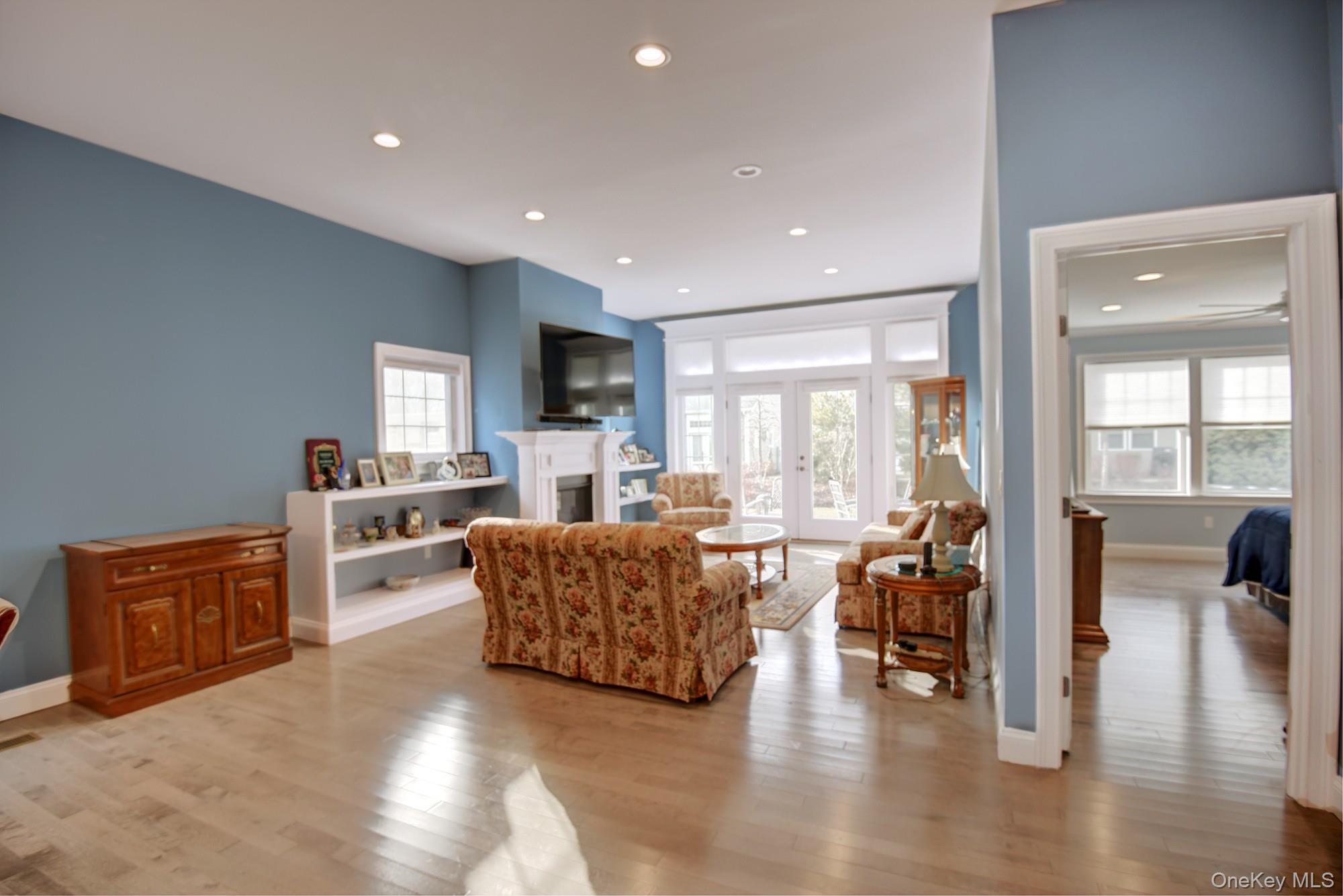 #10 photo, 2 Spruce Place, Bohemia , NY 11716