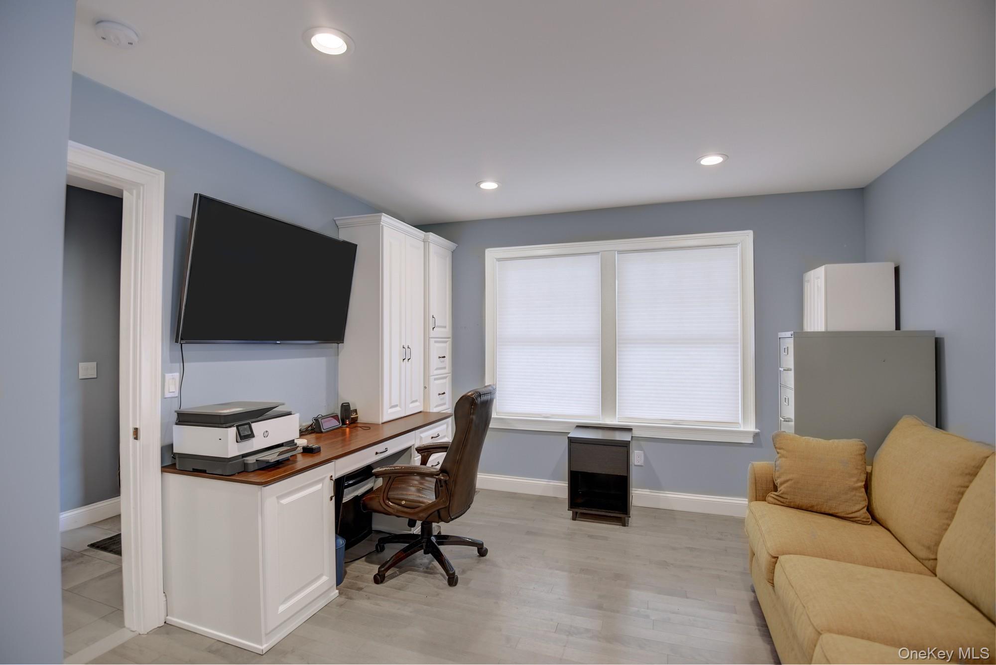 #20 photo, 2 Spruce Place, Bohemia , NY 11716