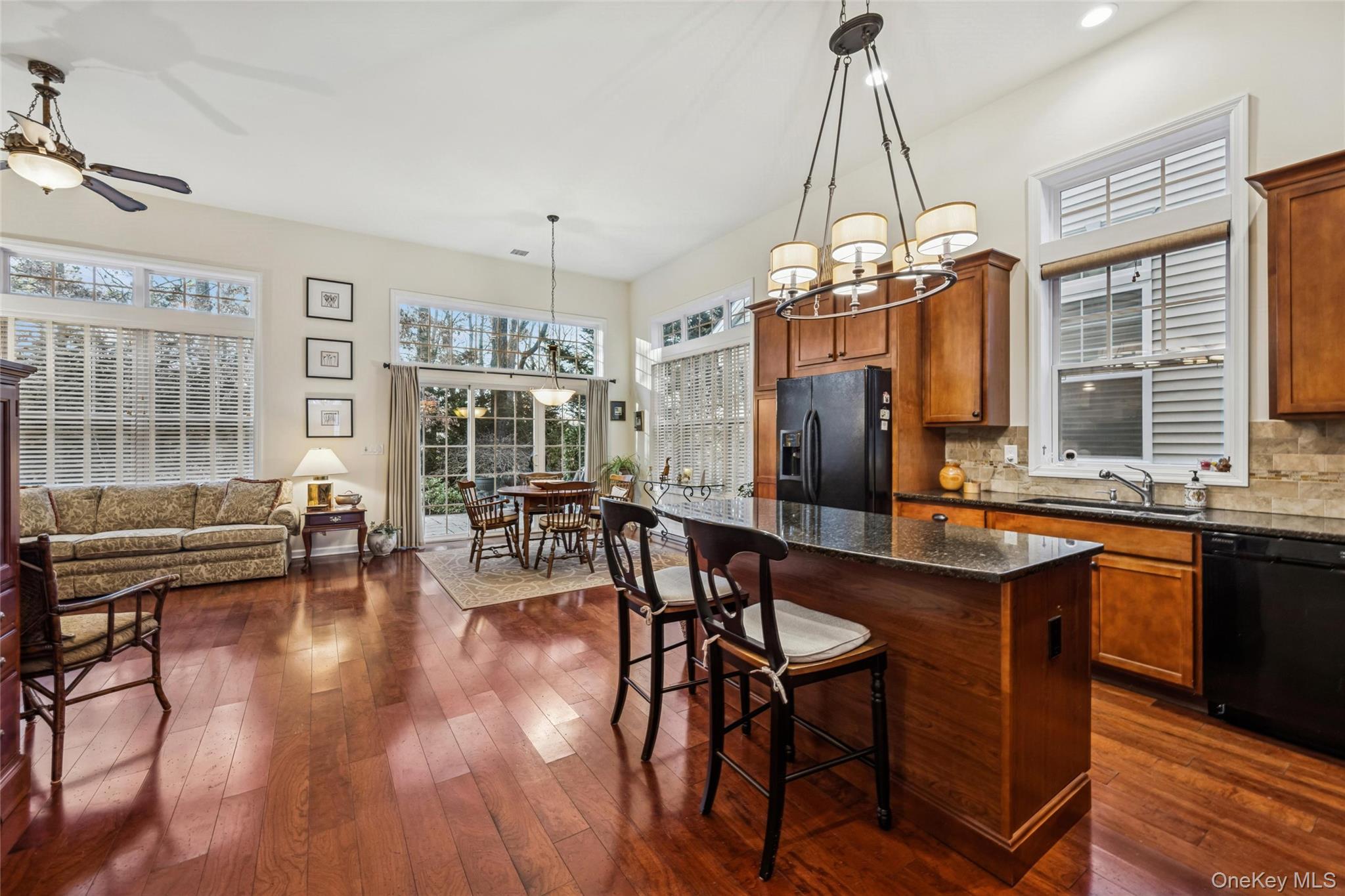 #8 photo, 6 Ovation Place, सफ़ोक काउंटी Eastport , NY 11941