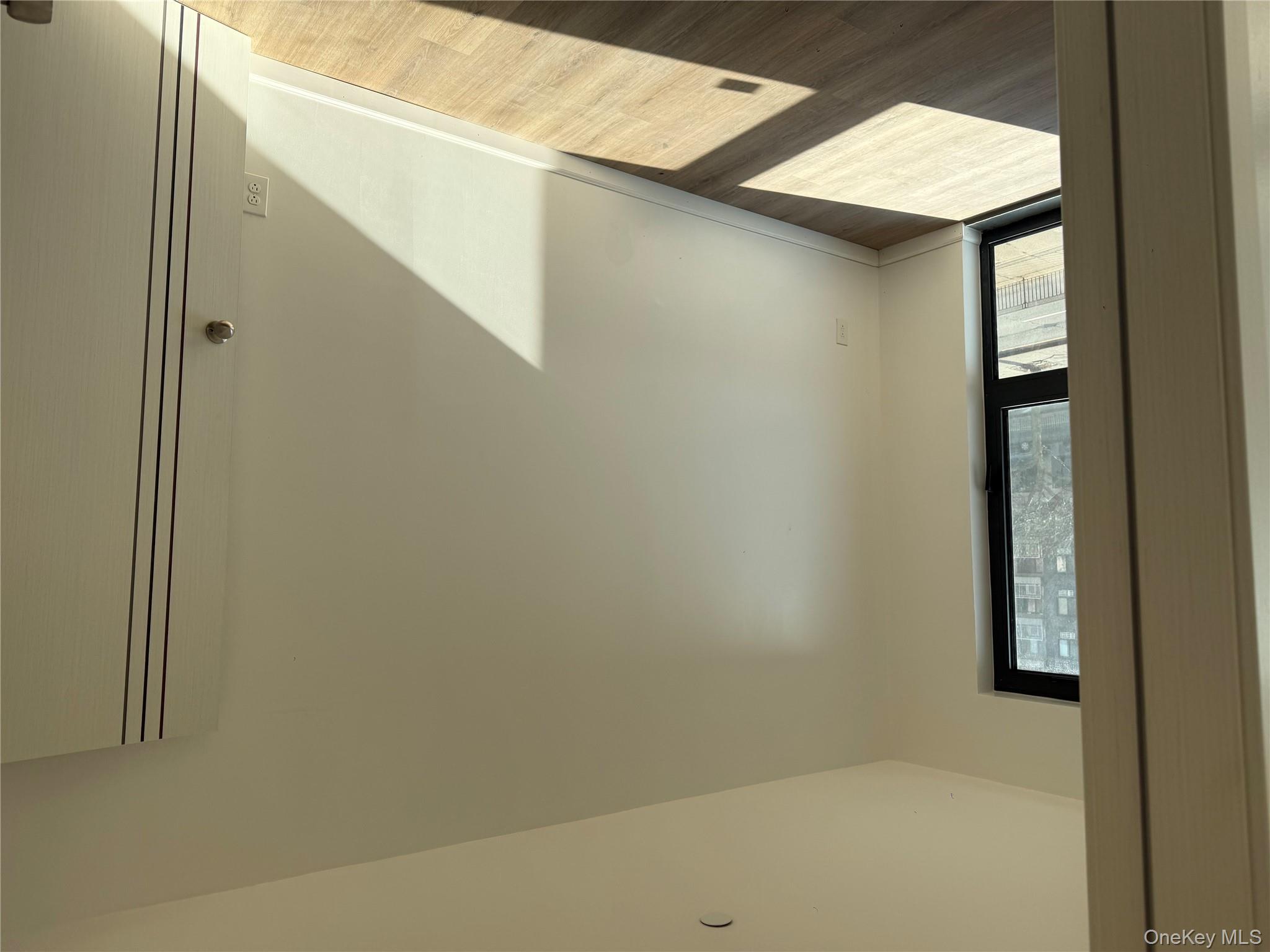 #4 photo, 70-33 queens blvd, Woodside , NY 11377