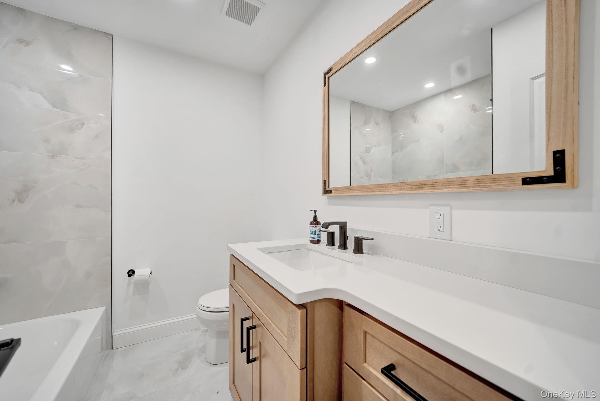 #14 photo, 32 Valentine Road, מחוז סאפוק Shoreham , NY 11786