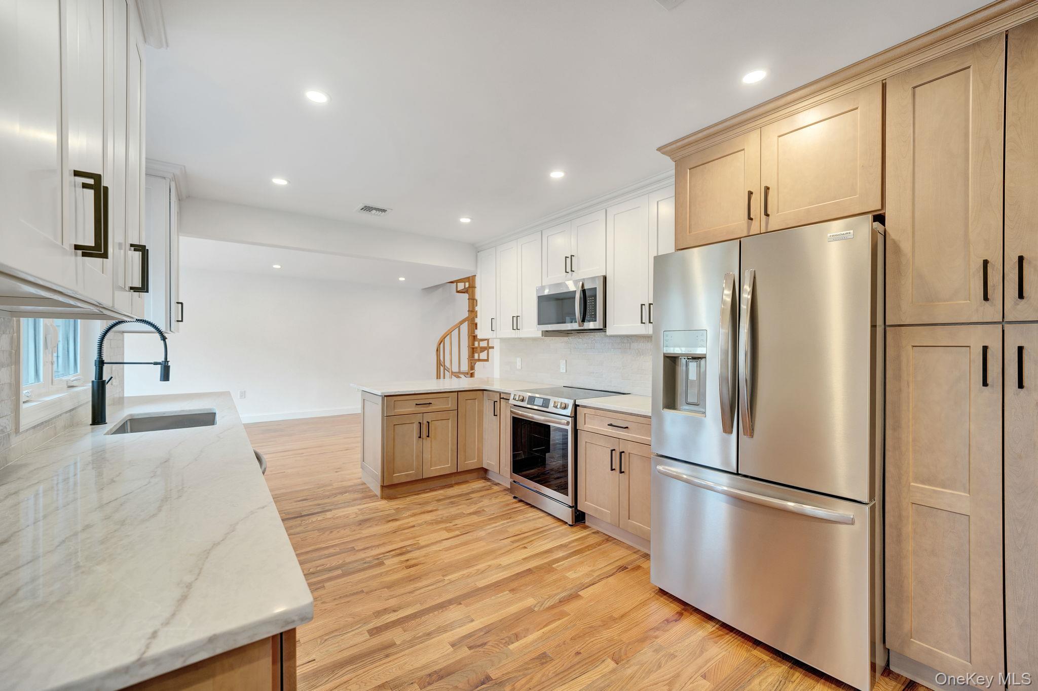 #8 photo, 32 Valentine Road, מחוז סאפוק Shoreham , NY 11786