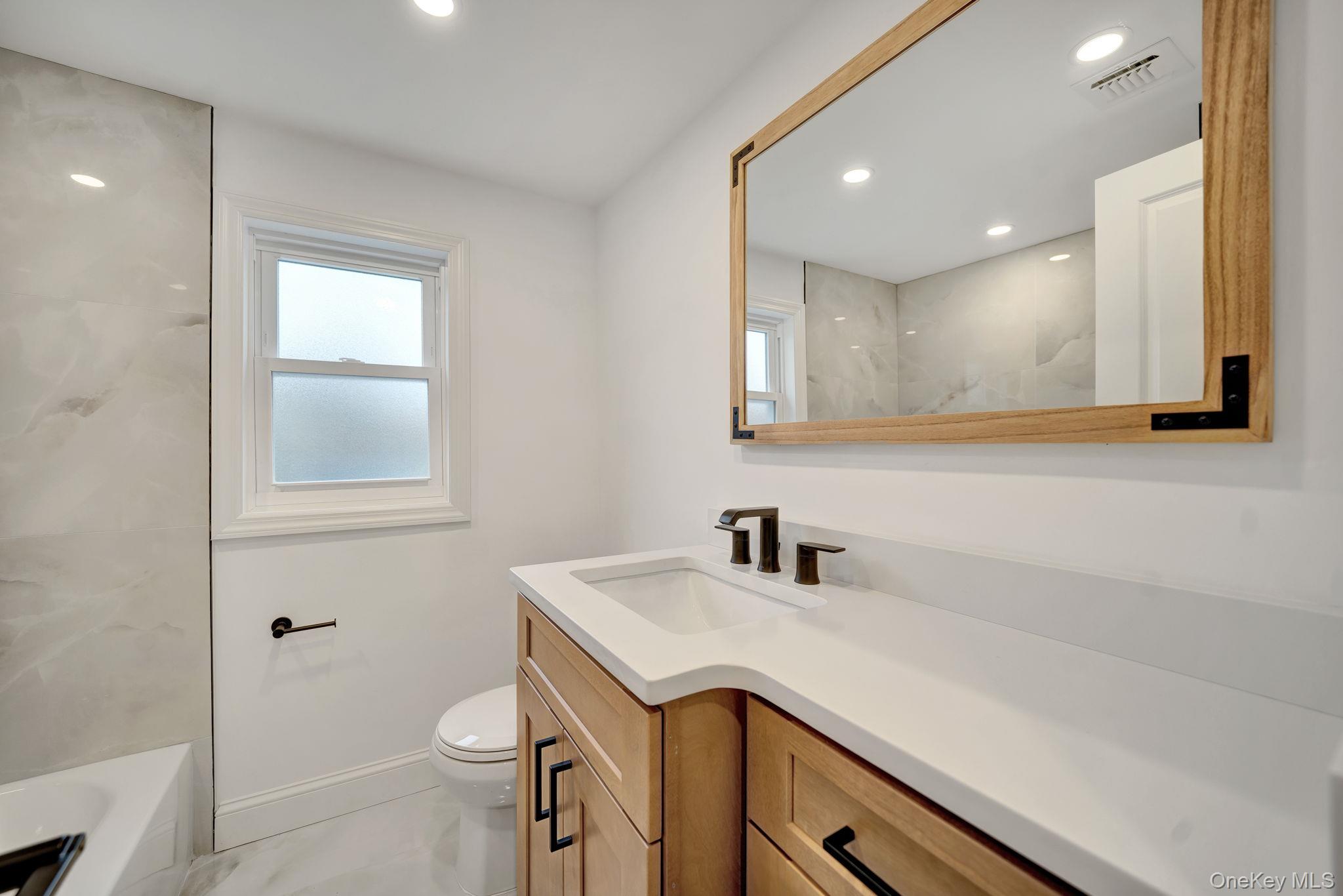 #9 photo, 32 Valentine Road, מחוז סאפוק Shoreham , NY 11786