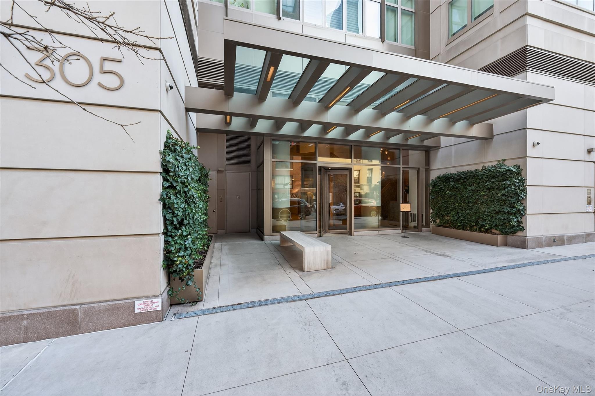 #1 photo, 305 E 51st Street, मैनहटन New York (Manhattan) , NY 10022