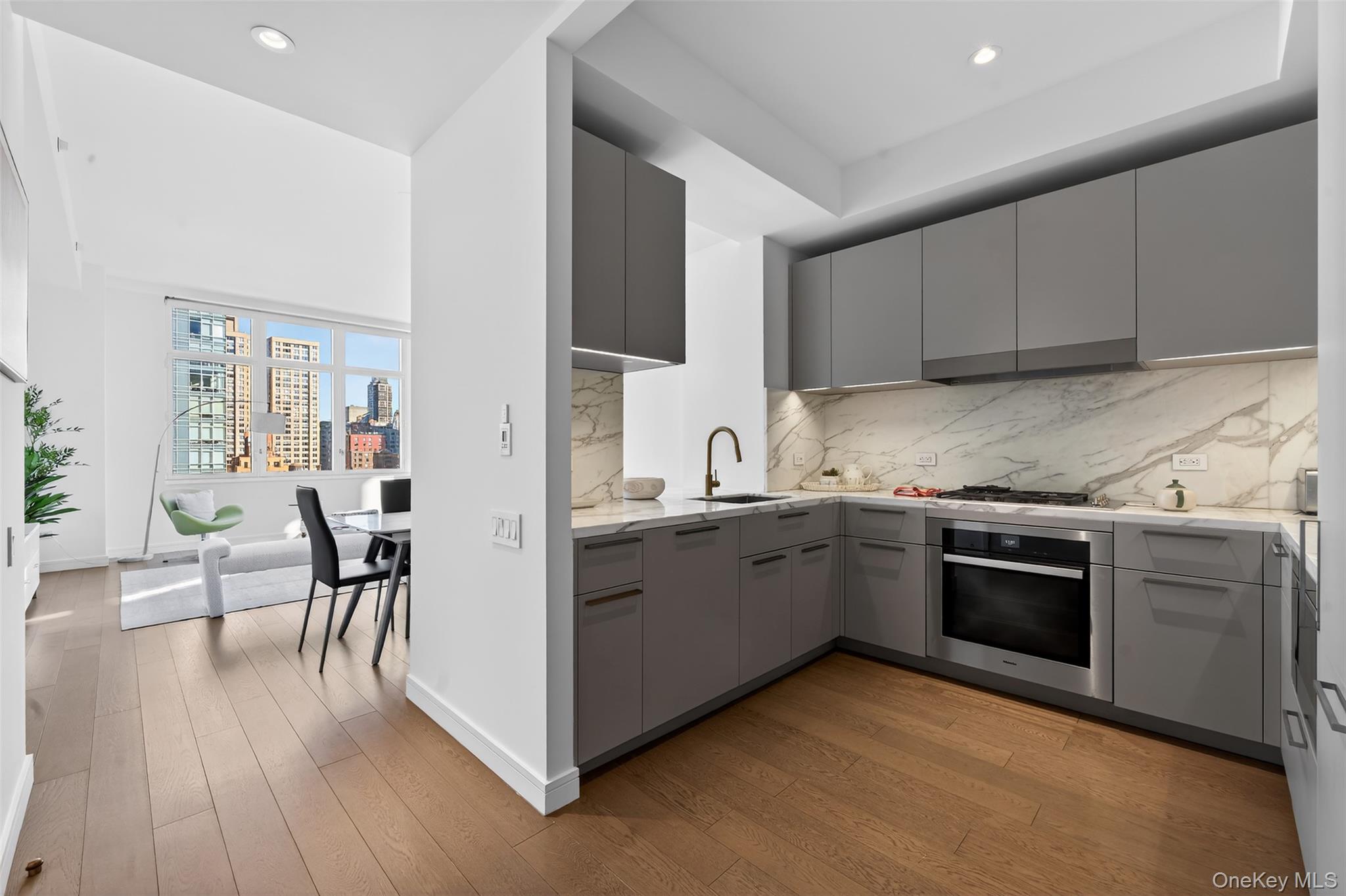 #10 photo, 305 E 51st Street, मैनहटन New York (Manhattan) , NY 10022