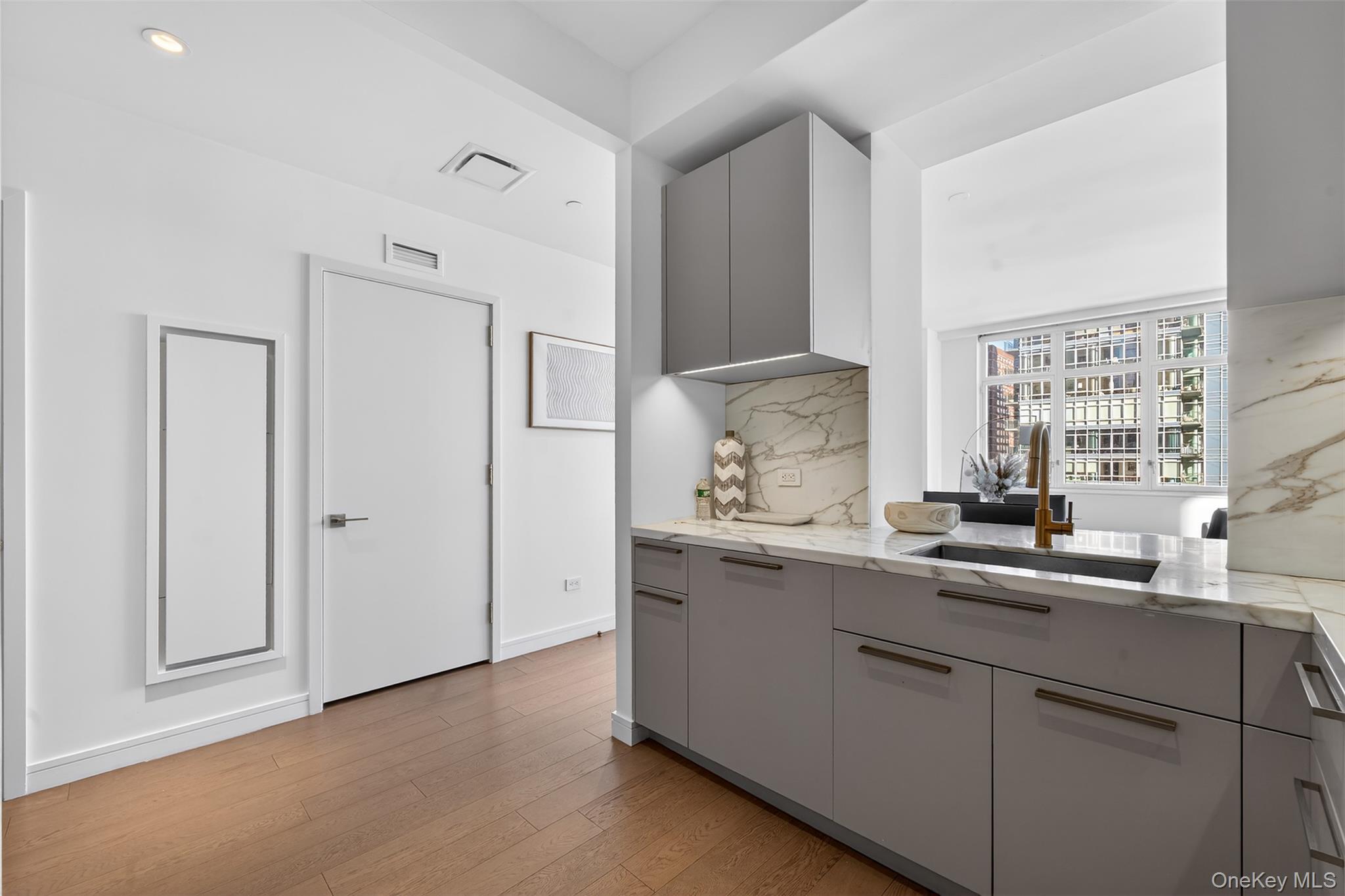 #12 photo, 305 E 51st Street, मैनहटन New York (Manhattan) , NY 10022