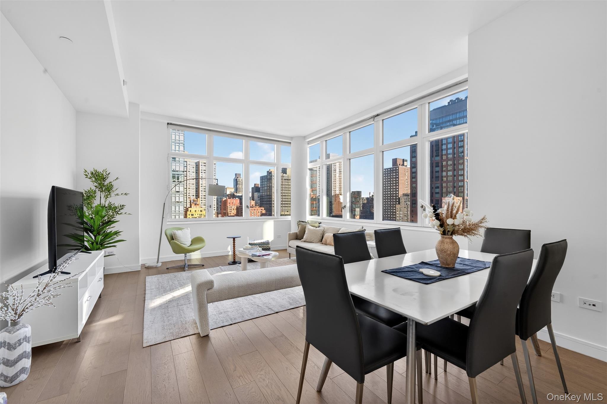 #2 photo, 305 E 51st Street, मैनहटन New York (Manhattan) , NY 10022