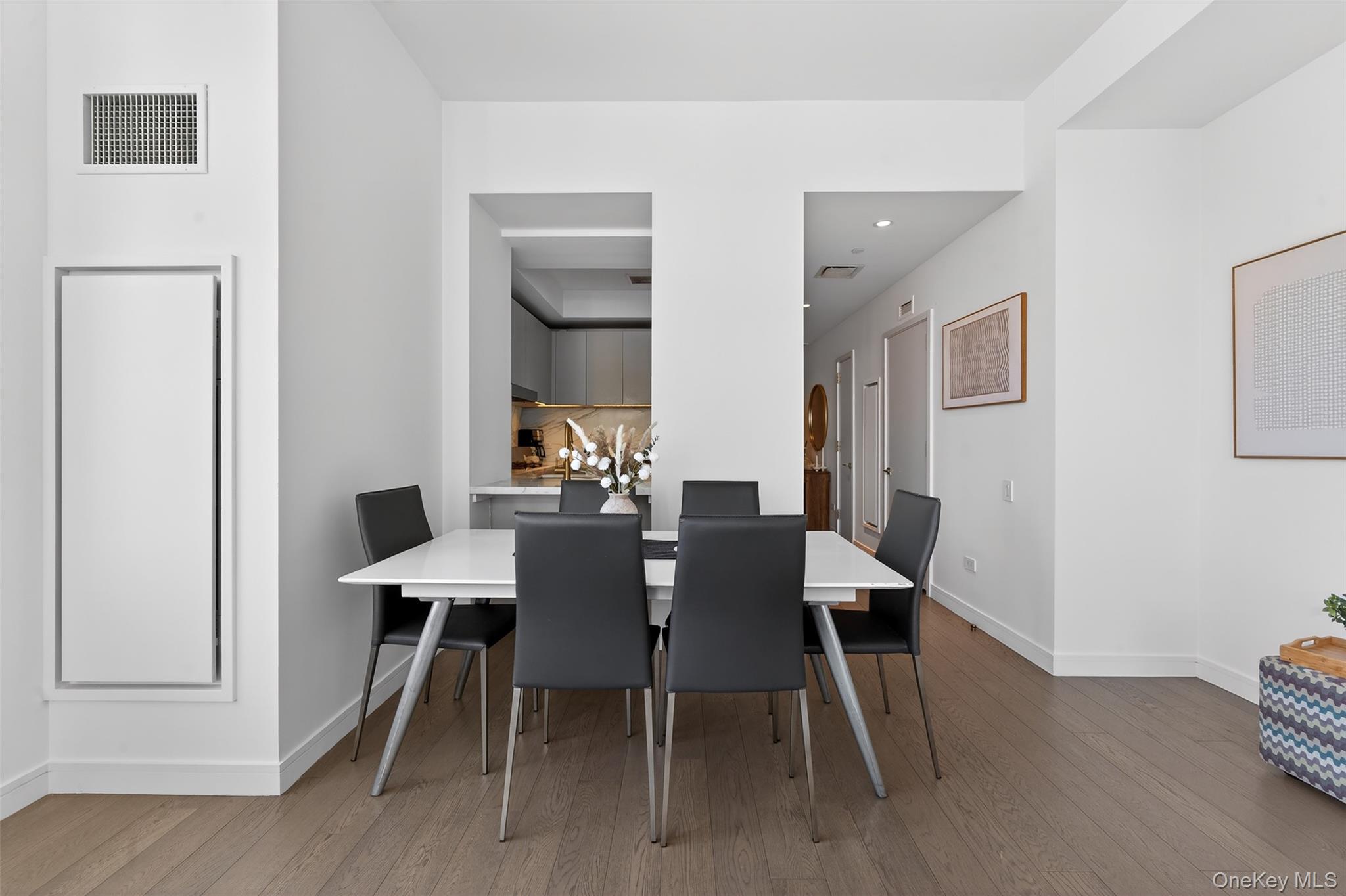 #9 photo, 305 E 51st Street, मैनहटन New York (Manhattan) , NY 10022